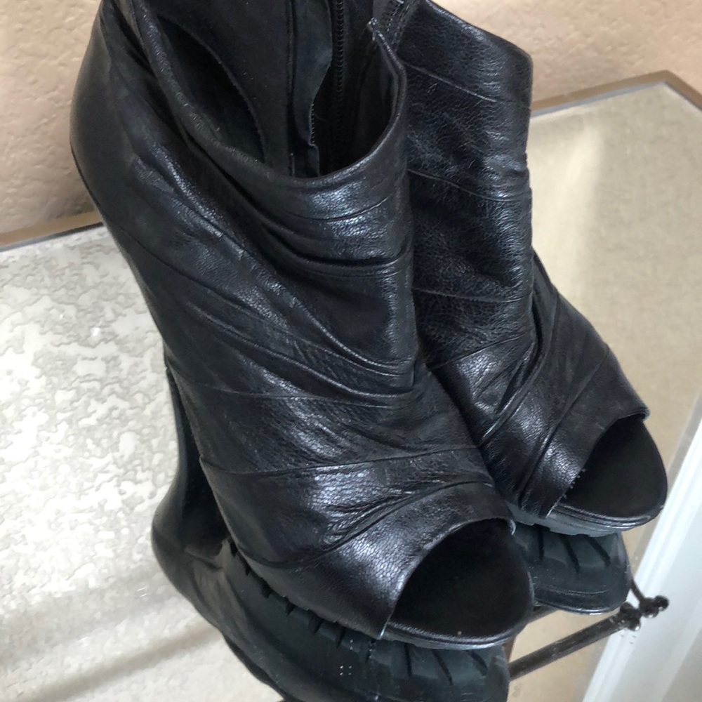 Gunmetal black draped leather open toe booties! - Picture 3 of 15